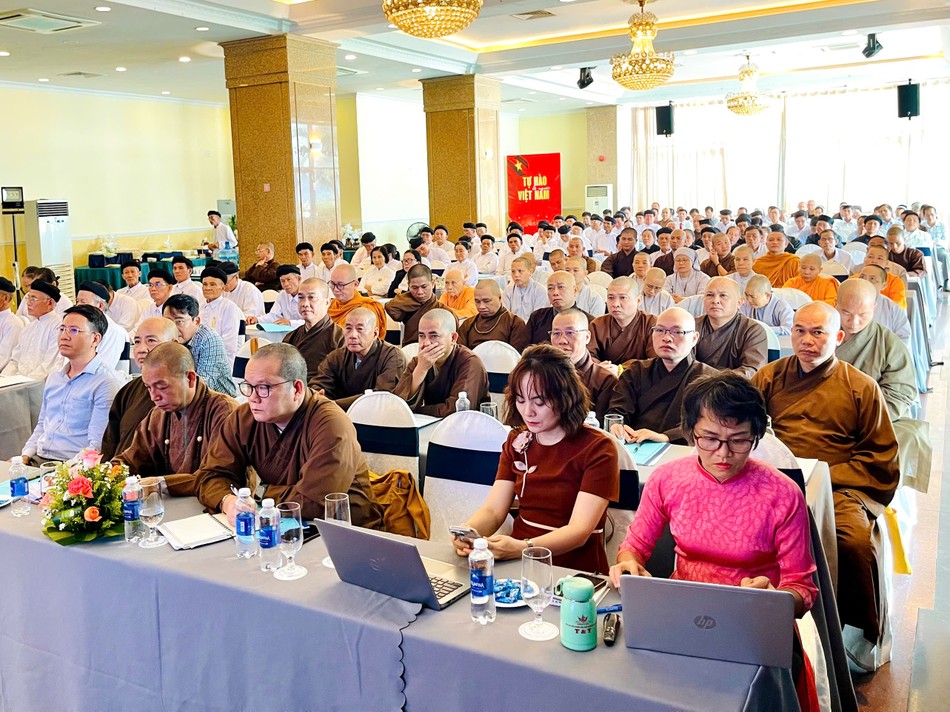 Chư tôn đức Tăng Ni, đại biểu tham dự hội nghị