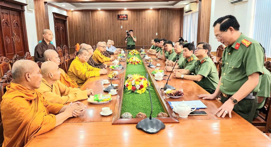 Thăm lãnh đạo Công an tỉnh Cà Mau Thăm lãnh đạo Công an tỉnh Cà Mau