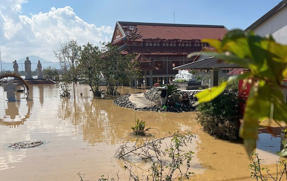 Chùa Phúc Thành tang hoang sau mưa bão Chùa Phúc Thành tang hoang sau mưa bão
