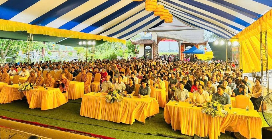 Chư tôn đức, đại biểu, Phật tử tham dự