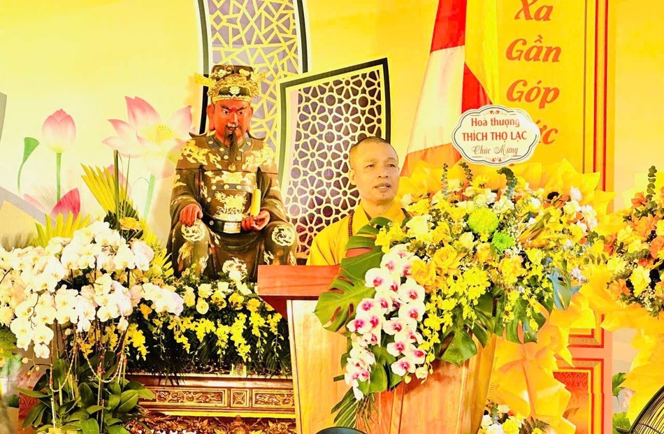 Thượng tọa Thích Minh Quang ban đạo từ