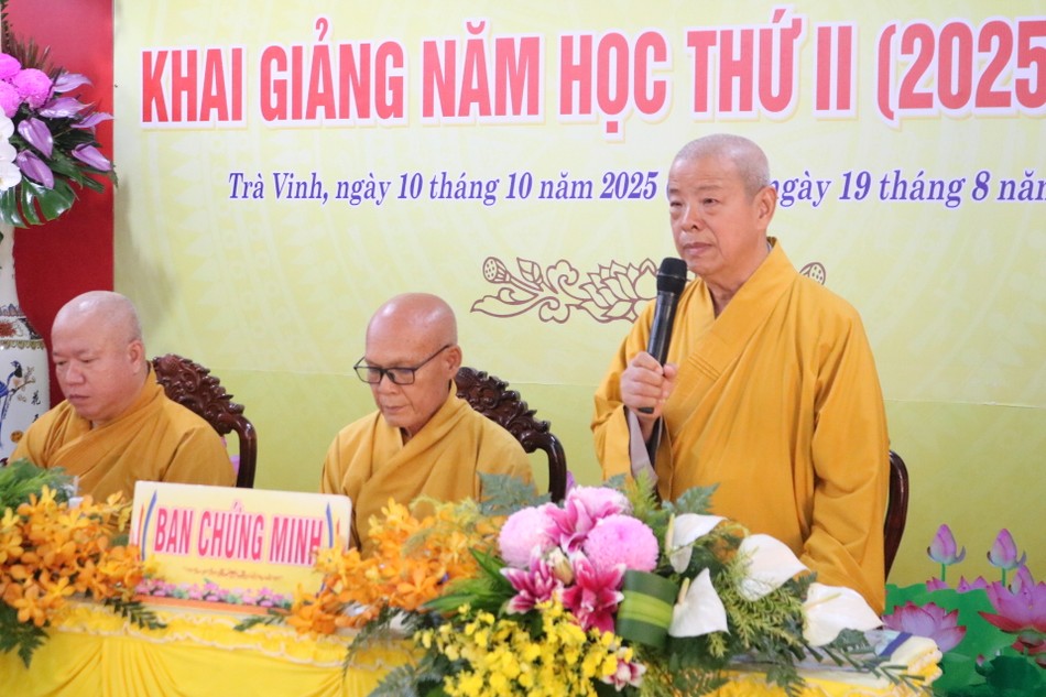 Hòa thượng Thích Trí Minh khuyến tấn Tăng Ni sinh