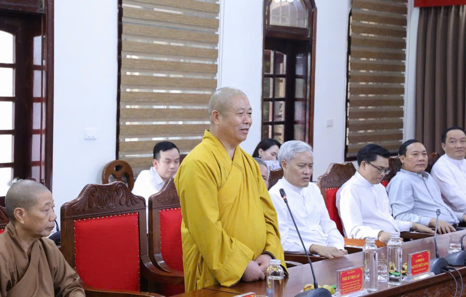 Hòa thượng Thích Thọ Lạc phát biểu chúc mừng