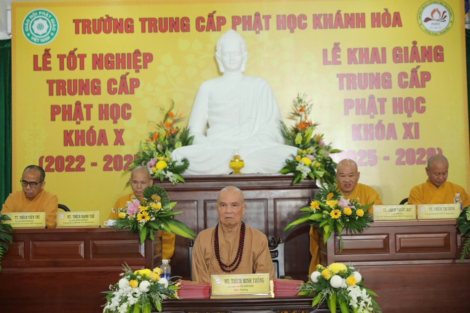 Chư tôn đức chứng minh buổi lễ Chư tôn đức chứng minh buổi lễ