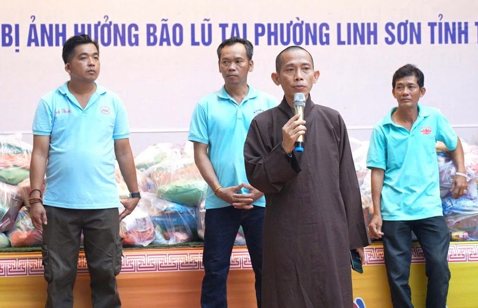 Đại đức Thích Minh Tồn phát biểu tri ân phái đoàn từ TP.HCM