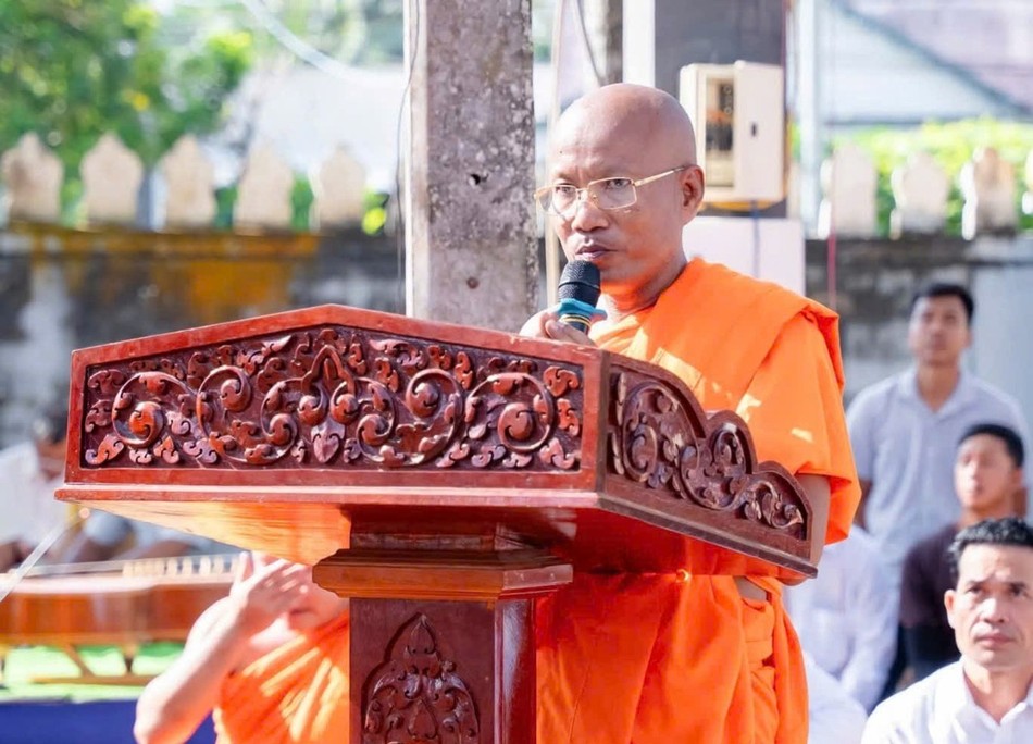 Thượng tọa Kim Mạnh, trụ trì chùa KomPong Đôn phát biểu chào mừng Thượng tọa Kim Mạnh, trụ trì chùa KomPong Đôn phát biểu chào mừng