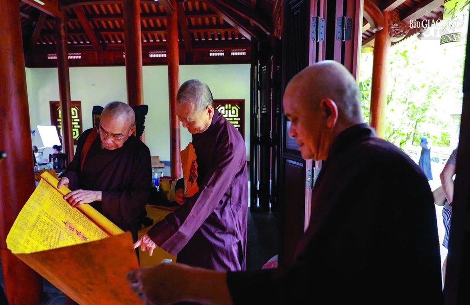 Việc lưu trữ và phát huy giá trị di sản tư liệu Phật giáo chỉ thực sự hiệu quả khi có sự phối hợp đồng bộ giữa các bên - Ảnh: Phùng Anh Quốc