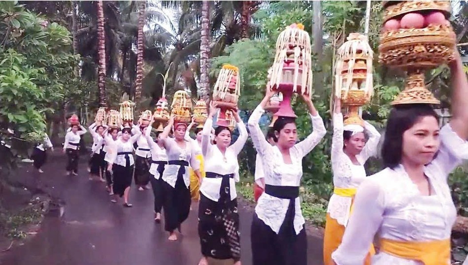 Một lễ cúng dường của Phật tử Lombok