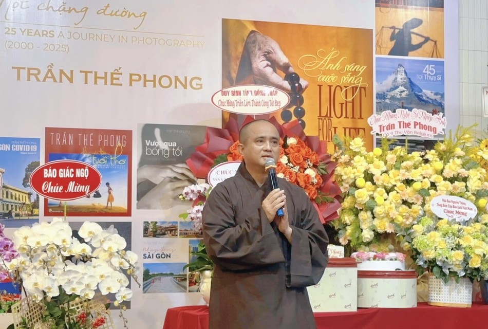 Thượng tọa Thích Tâm Hải chia sẻ tại lễ khai mạc