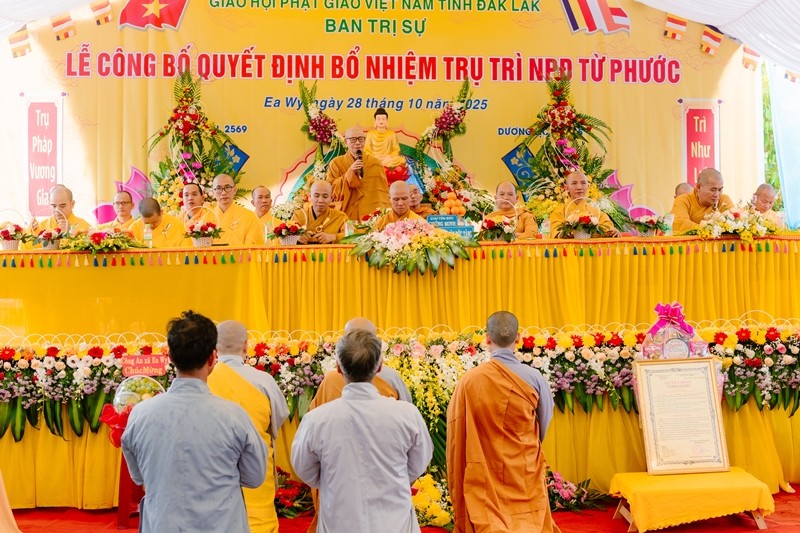 Hòa thượng Thích Châu Quang ban đạo từ Hòa thượng Thích Châu Quang ban đạo từ