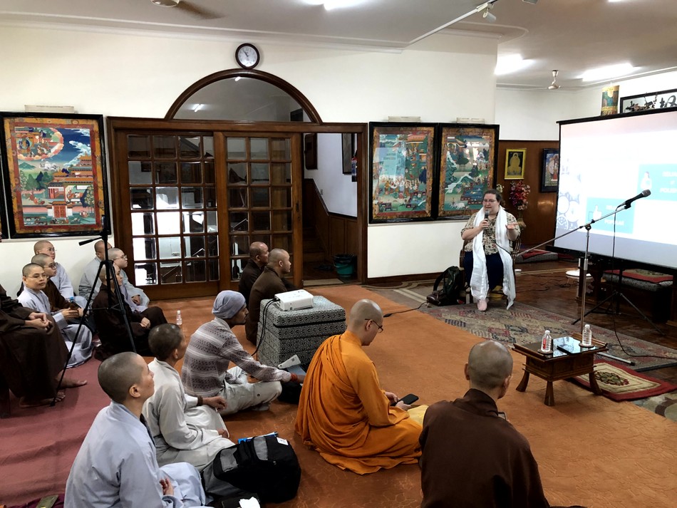 Tiến sĩ Tatyana A.Kostochka giảng viên khoa Triết học, Đại học Ashoka thuyết trình Tiến sĩ Tatyana A.Kostochka giảng viên khoa Triết học, Đại học Ashoka thuyết trình