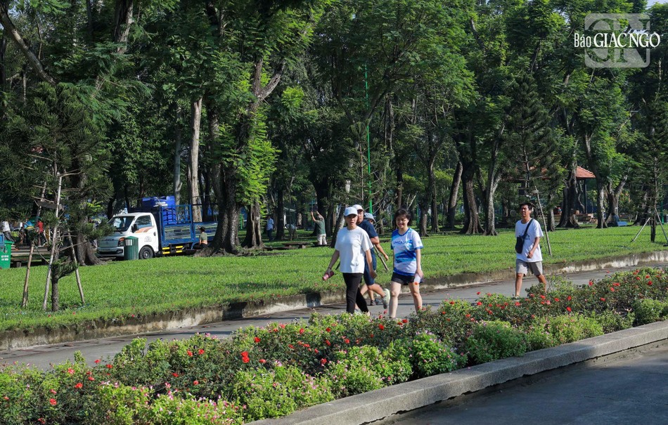 ... là nơi dạo chơi, tập thể dục của người dân thành phố