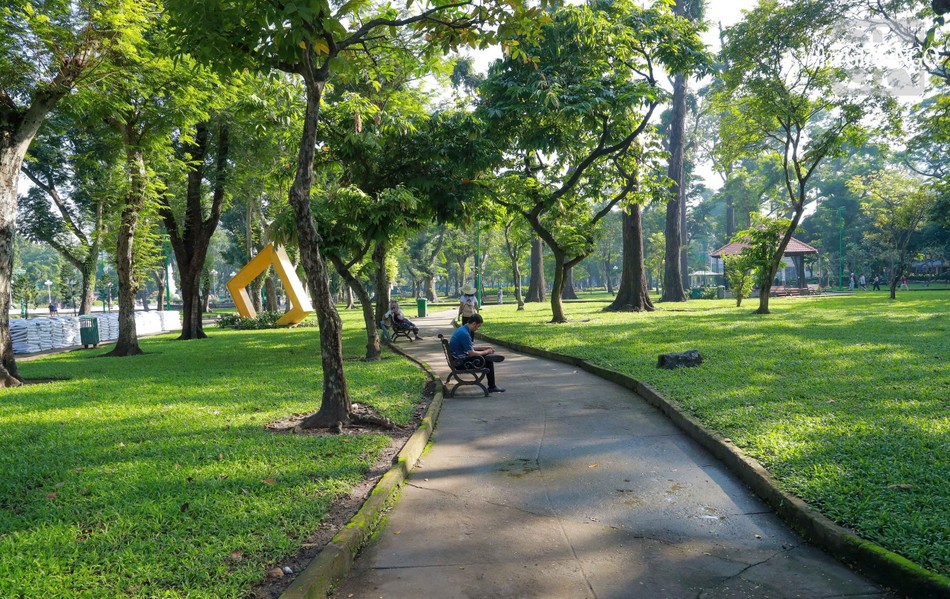 Năm 1983, chính quyền TP.HCM quyết định di dời hàng nghìn ngôi mộ ở nghĩa trang Mạc Đĩnh Chi về nghĩa trang Lái Thiêu (Bình Dương cũ)