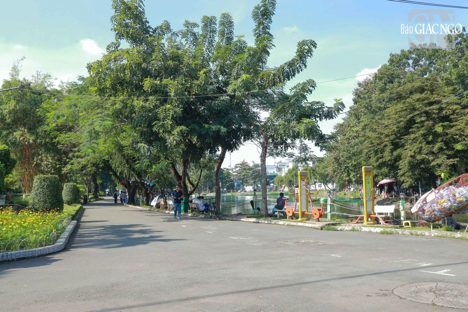 Năm 1983, trong kế hoạch chỉnh trang Thành phố, nghĩa trang Đô Thành được giải tỏa để xây dựng thành công viên Lê Thị Riêng như ngày nay