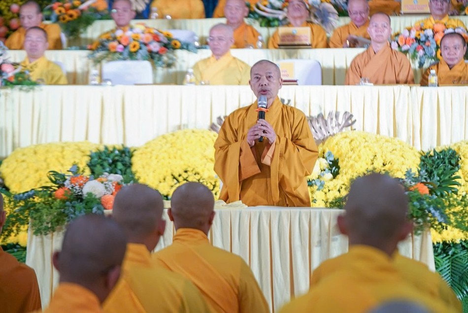 Hòa thượng Thích Viên Thanh ban huấn từ