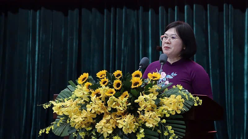 Phó Bí thư Thành ủy TP.HCM Văn Thị Bạch Tuyết phát biểu - Ảnh: Tấn Lực Phó Bí thư Thành ủy TP.HCM Văn Thị Bạch Tuyết phát biểu - Ảnh: Tấn Lực