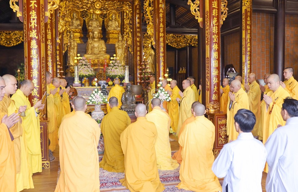 Trang nghiêm khóa lễ cúng ngọ tại chánh điện tổ đình Tường Vân Trang nghiêm khóa lễ cúng ngọ tại chánh điện tổ đình Tường Vân