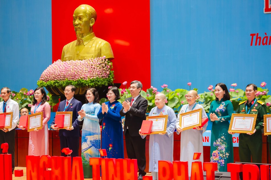 Tuyên dương các cá nhân điển hình phong trào thi đua yêu nước