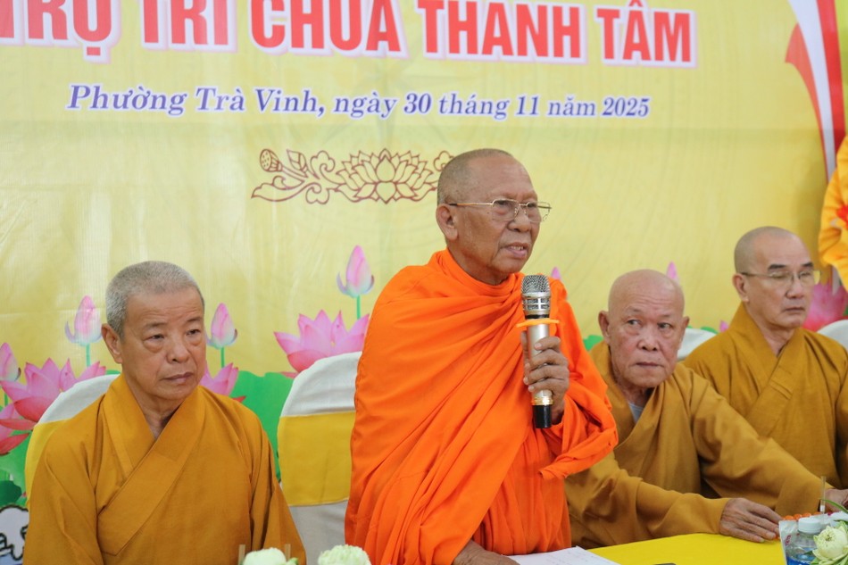 Hòa thượng Thạch Sok Xane ban đạo từ