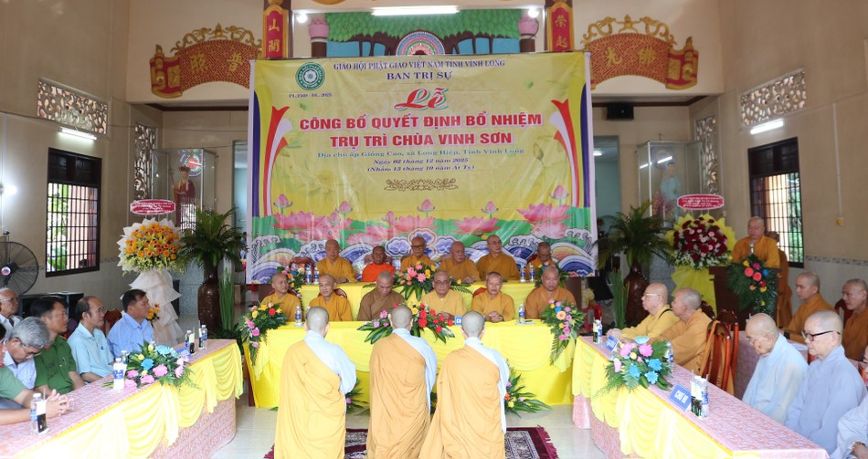 Thượng tọa Thích Tâm Khiết công bố quyết định Thượng tọa Thích Tâm Khiết công bố quyết định