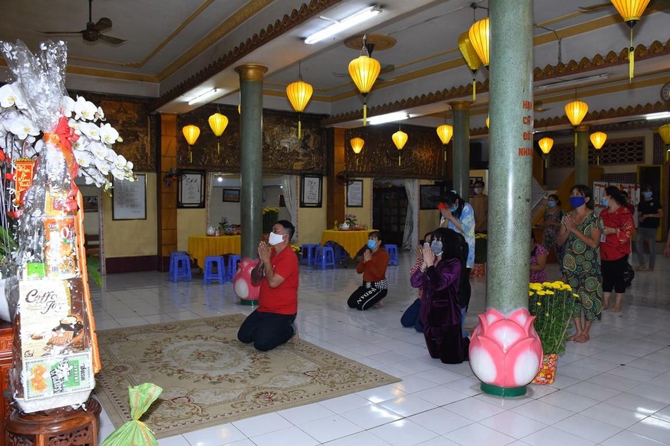 Giữ khoảng cách an toàn là yêu nước