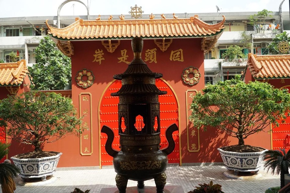 Bảo đảnh hương xông - gởi gắm lời cầu nguyện tại thiền tự Thảo Đường - quận 6