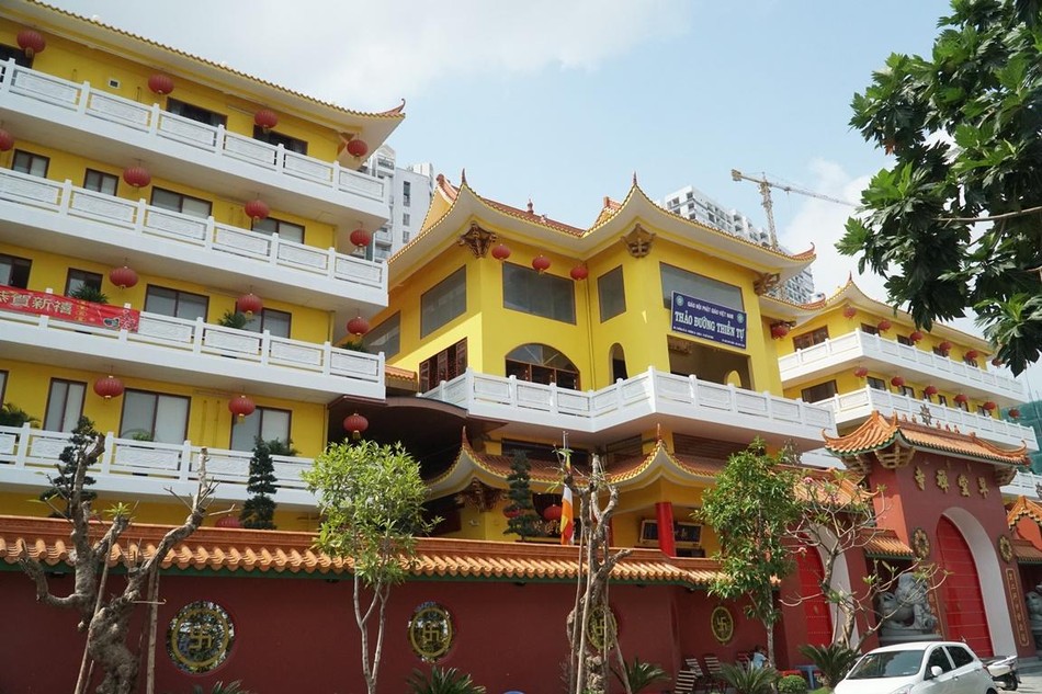 Sự hài hòa giữ văn hóa Hoa-Việt hiện hữu nơi ngôi thiền tự vừa mới khánh thành này