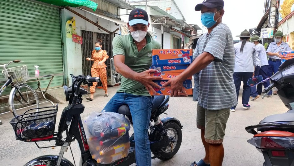 Những hoàn cảnh đặc biệt khó khăn được chùa trao riêng Những hoàn cảnh đặc biệt khó khăn được chùa trao riêng