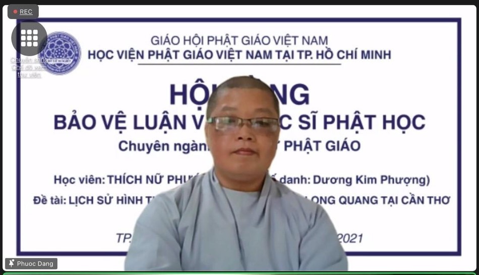 Học viên Thích nữ Phước Đăng đang trình bày luận văn bằng hình thức trực tuyến Học viên Thích nữ Phước Đăng đang trình bày luận văn bằng hình thức trực tuyến