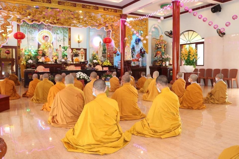 Chư Tăng, Ni cùng tụng giới Bồ-tát trong ngày bố-tát đau tiên sau thời gian giãn cách Chư Tăng, Ni cùng tụng giới Bồ-tát trong ngày bố-tát đau tiên sau thời gian giãn cách