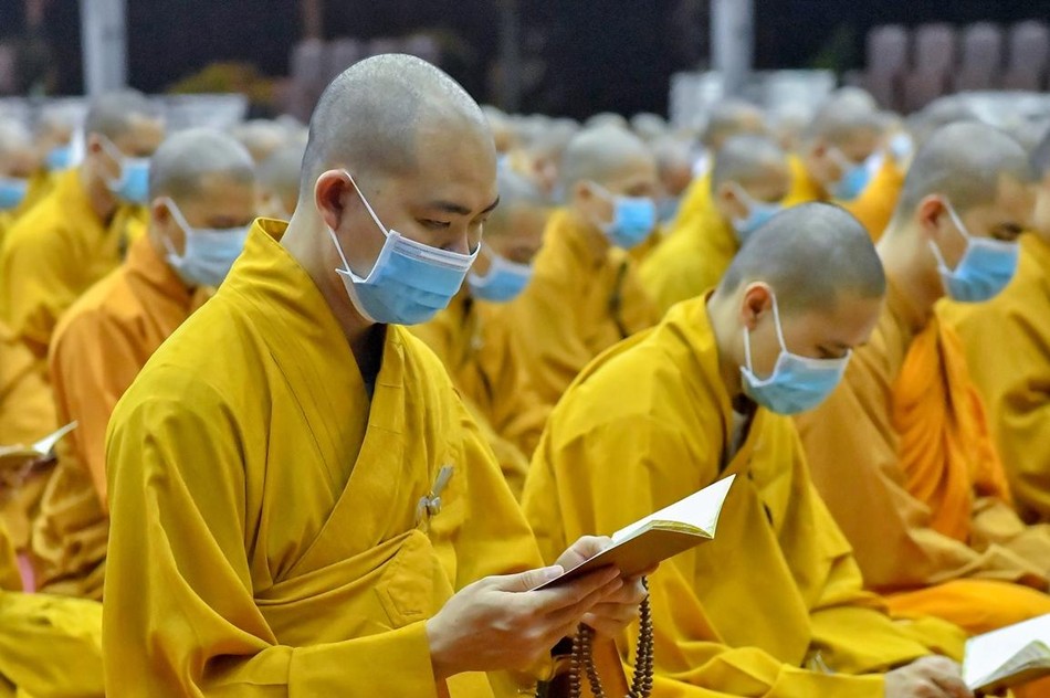 Tụng kinh Chuyển Pháp Luân - Ảnh: Trí Thuận