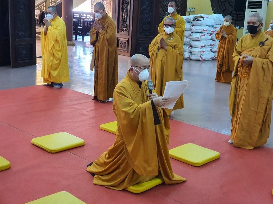 Thượng tọa Thích Đạt Đức cung tuyên tiểu sử của Đại lão Hòa thượng Thích Phổ Tuệ Thượng tọa Thích Đạt Đức cung tuyên tiểu sử của Đại lão Hòa thượng Thích Phổ Tuệ