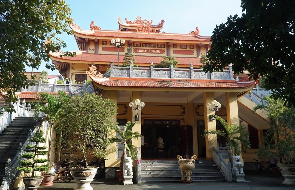 Chánh điện được Ban Quản trị xây dựng lại vào năm 2010 Chánh điện được Ban Quản trị xây dựng lại vào năm 2010