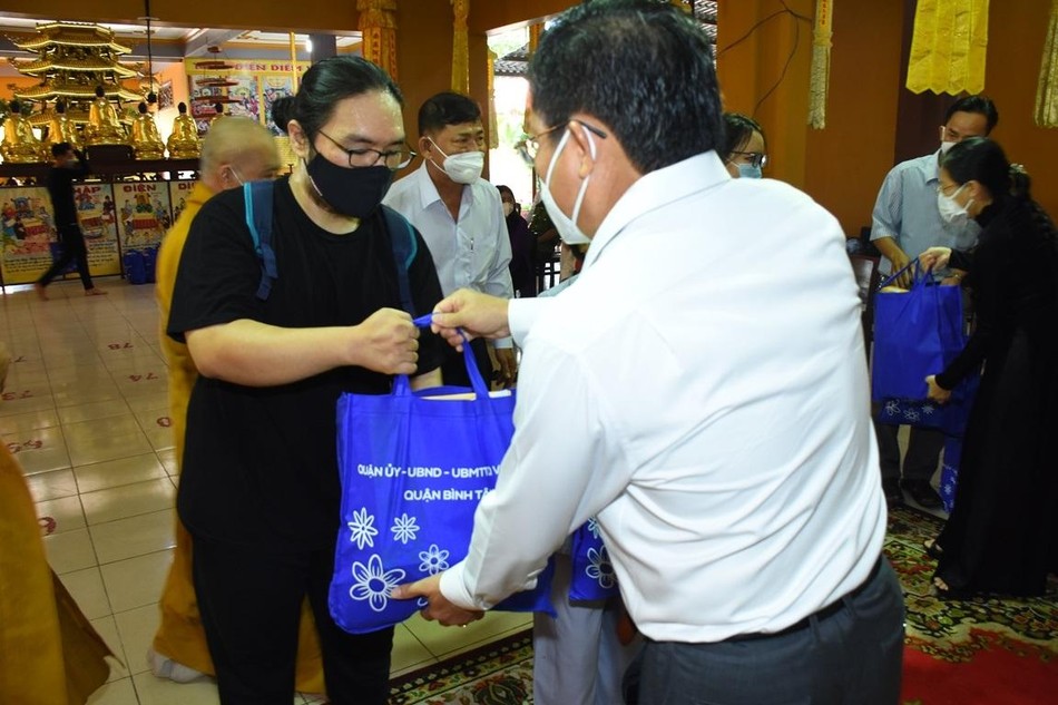 Trao yêu thương Trao yêu thương