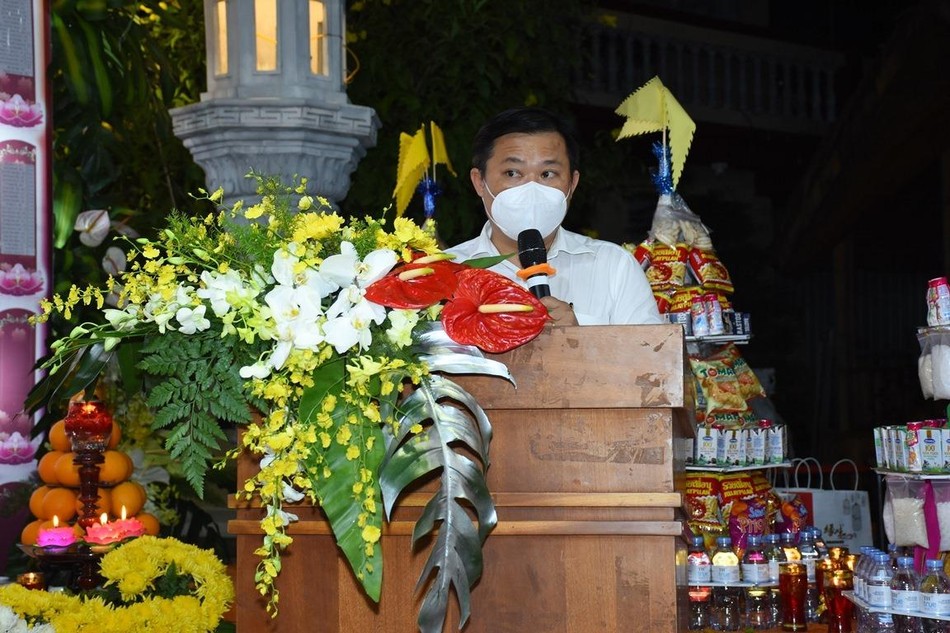 Ông Huỳnh Văn Phạm Hồng phát biểu tại buổi lễ Ông Huỳnh Văn Phạm Hồng phát biểu tại buổi lễ