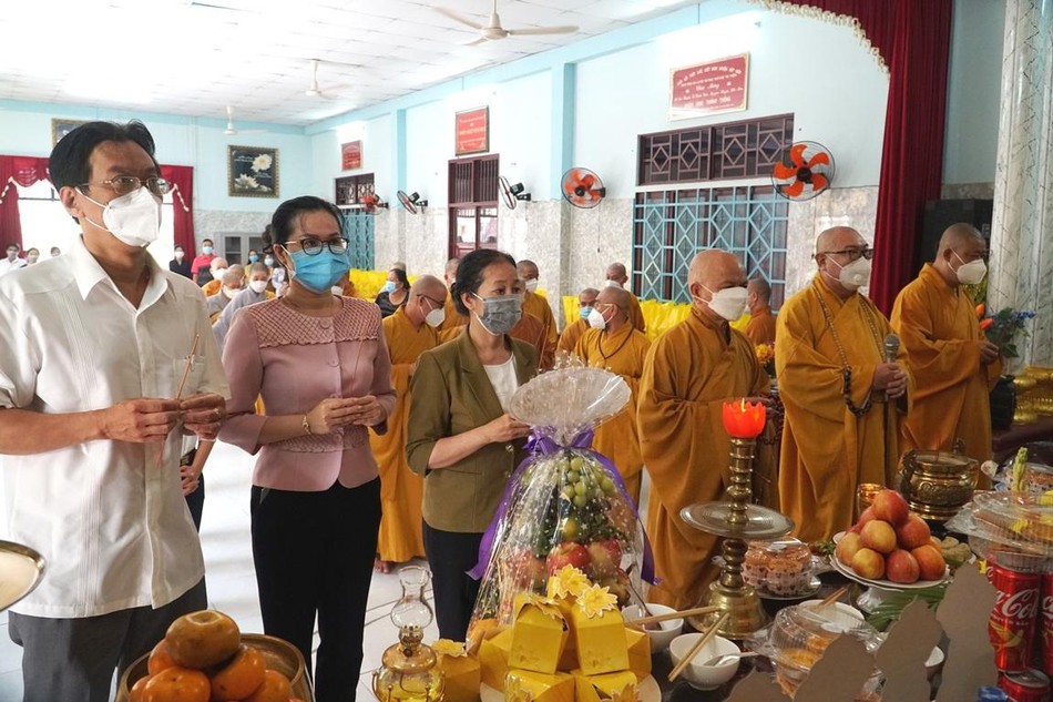 Niệm hương cầu nguyện các hương linh tử vong trong đại dịch Niệm hương cầu nguyện các hương linh tử vong trong đại dịch