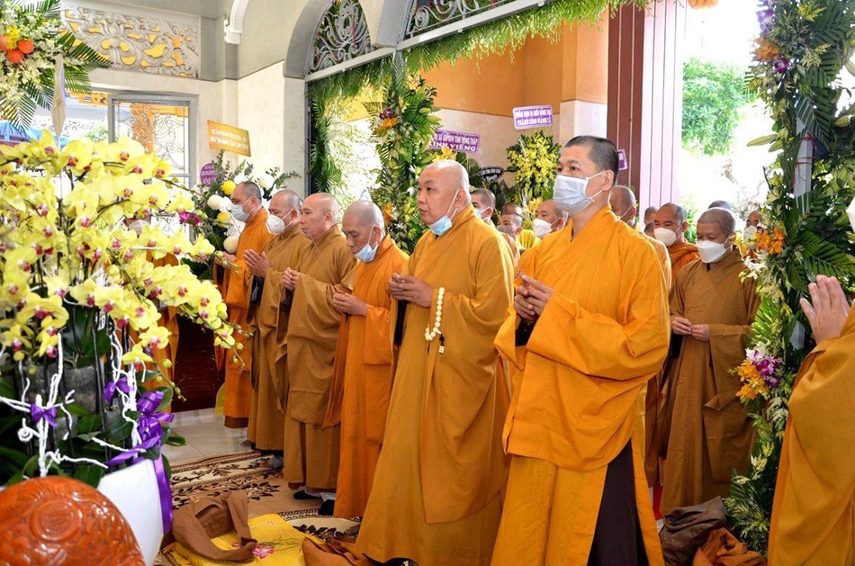 Ban Giám hiệu và chư tôn đức Giáo thọ Trường Cao - Trung cấp Phật học TP.HCM Ban Giám hiệu và chư tôn đức Giáo thọ Trường Cao - Trung cấp Phật học TP.HCM