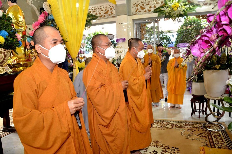 Ban Thông tin - Truyền thông Phật giáo TP.HCM viếng tang Ban Thông tin - Truyền thông Phật giáo TP.HCM viếng tang