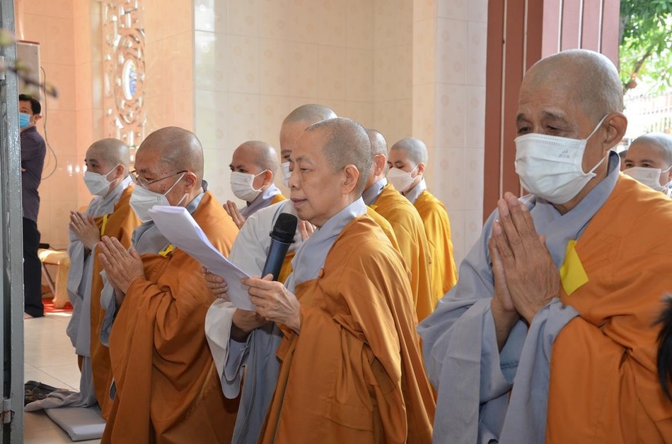 Ni sư Thích nữ Như Tịnh tác bạch cúng dường Ni sư Thích nữ Như Tịnh tác bạch cúng dường