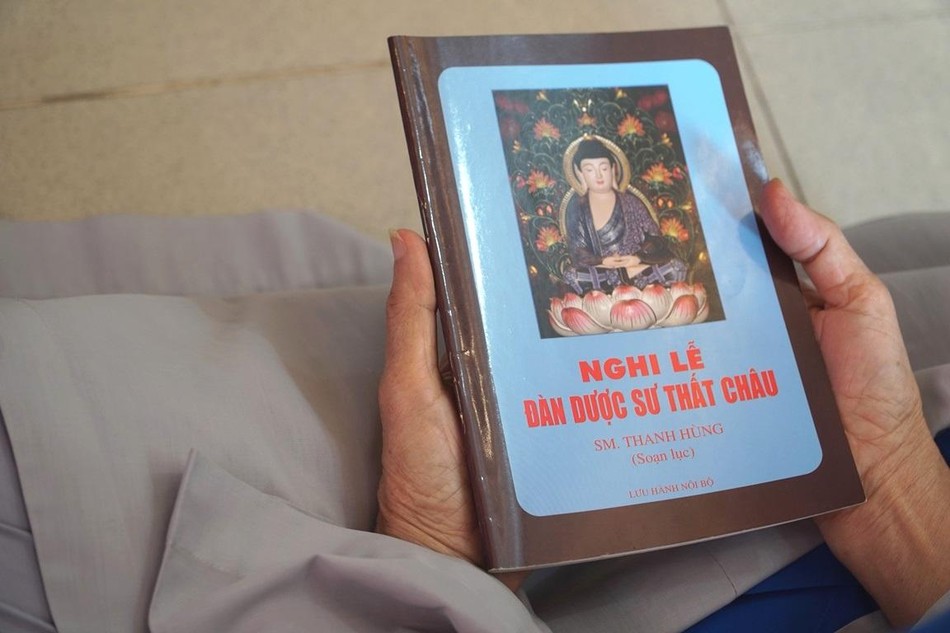 Nghi thức Dược Sư thất châu do Hòa thượng trụ trì soạn lục được hành trì trong đàn tràng Nghi thức Dược Sư thất châu do Hòa thượng trụ trì soạn lục được hành trì trong đàn tràng