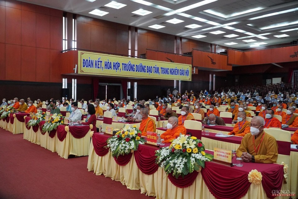 Chư tôn đức và lãnh đạo chính quyền tham dự tham dự Chư tôn đức và lãnh đạo chính quyền tham dự tham dự