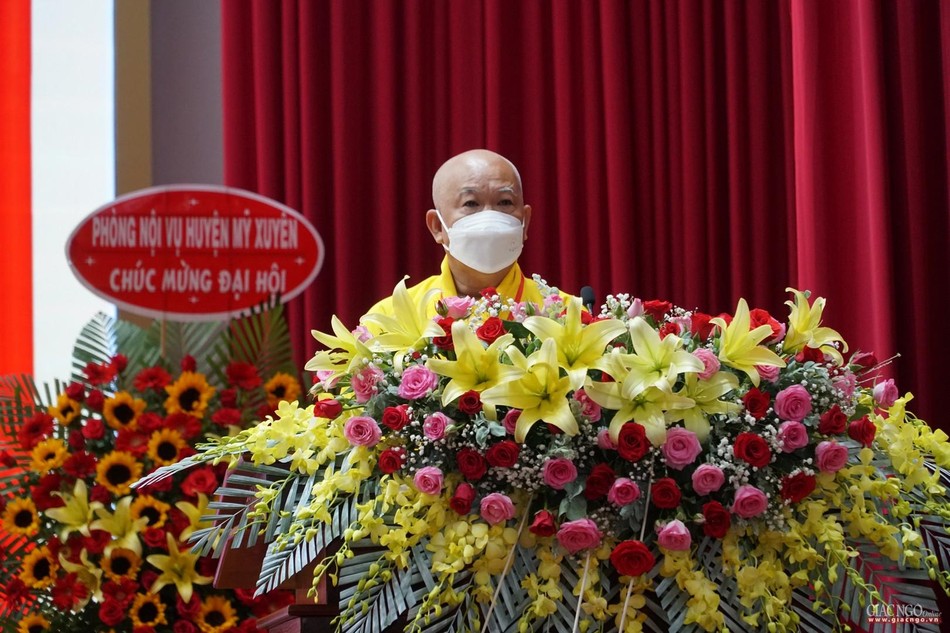 Thượng tọa Thích Nhựt Quang báo cáo công tác hậu cần Thượng tọa Thích Nhựt Quang báo cáo công tác hậu cần