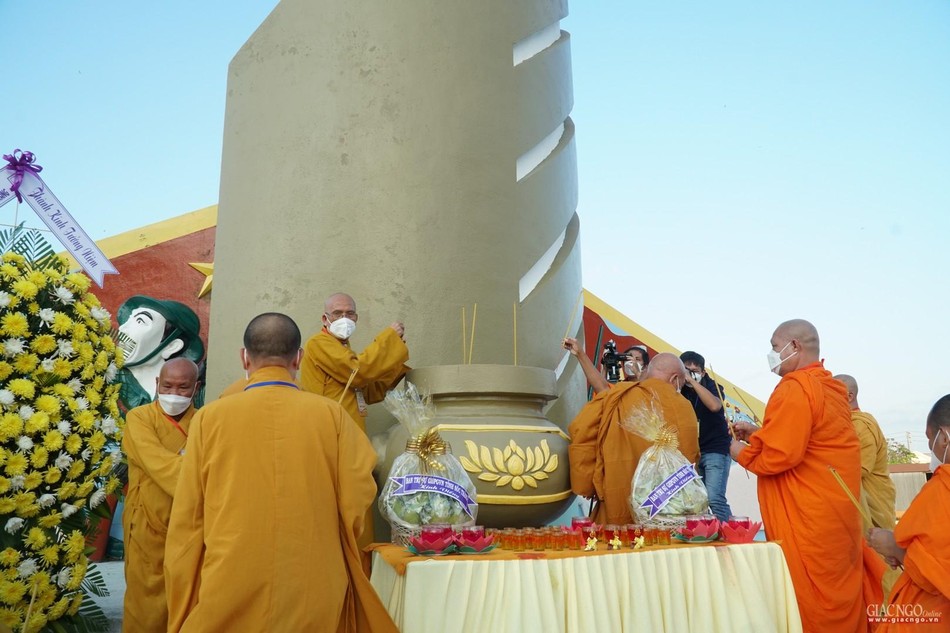 Dâng hương tưởng niệm Dâng hương tưởng niệm