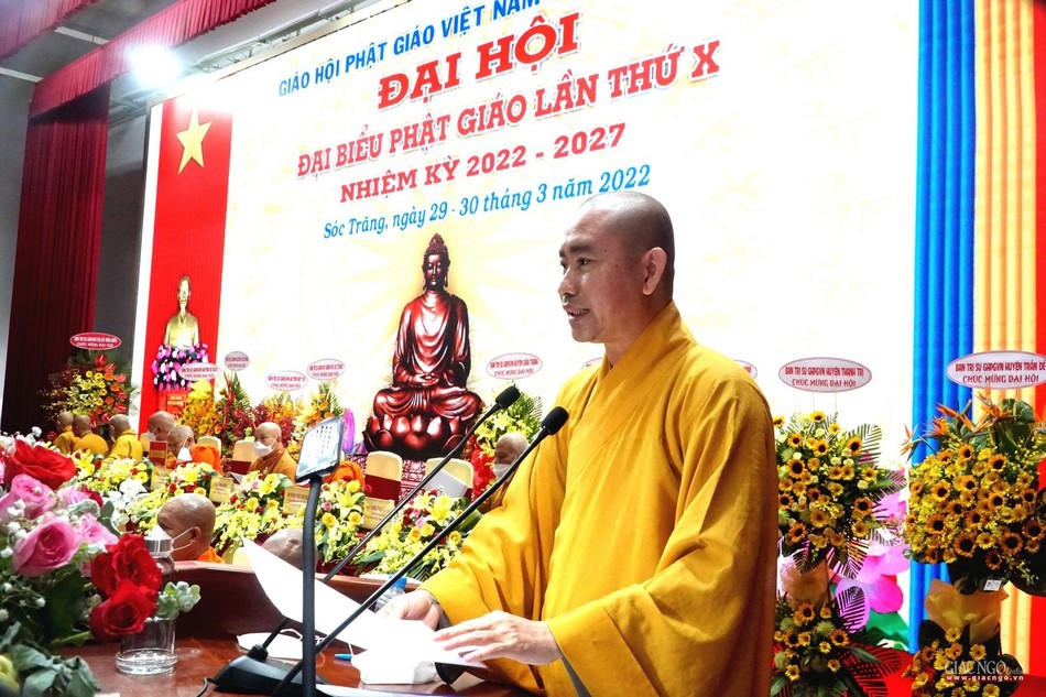 Đại đức Thích Thiện Nguyện báo cáo tổng kết công tác Phật sự và trình phương hướng hoạt động Phật sự nhiệm kỳ 2022-2027