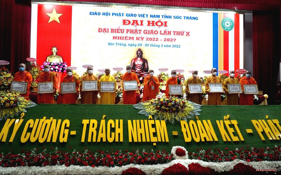 Trung ương Giáo hội tặng Bằng tuyên dương công đức