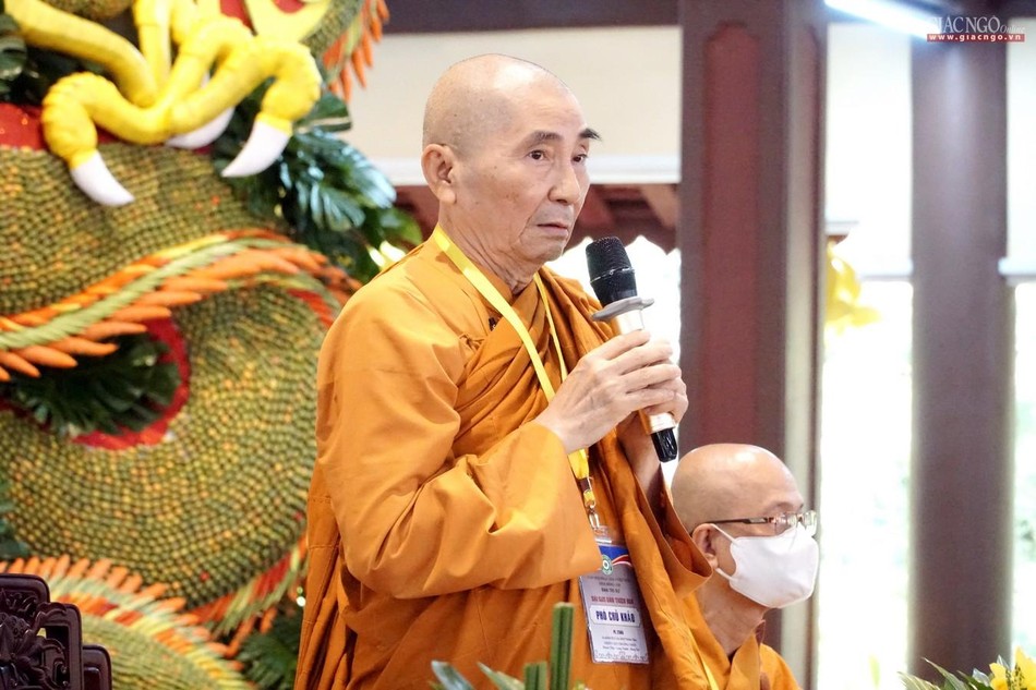 Hòa thượng Thích Giác Quang, Phó Chánh chủ khảo sách tấn các giới tử Tăng trước khi tụng Luật Hòa thượng Thích Giác Quang, Phó Chánh chủ khảo sách tấn các giới tử Tăng trước khi tụng Luật