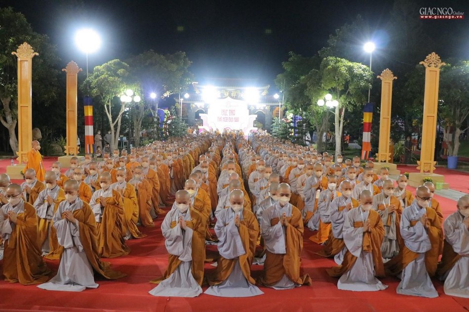 Các giới tử Thức Xoa-ma-na cần cầu giới pháp.