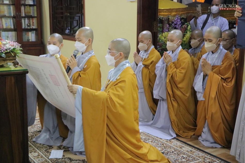 Cung an chức sự đàn giới Thức-xoa-ma-na