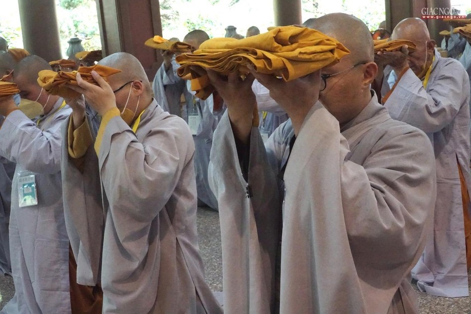 Giới tử phát nguyện thọ man y