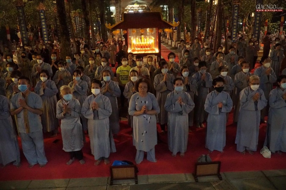 Một số Phật tử cũng hướng tâm cùng sám hối với các giới tử